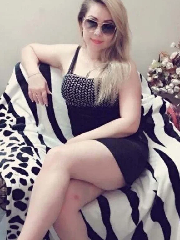 20 year old Call Girl service in Gurgaon